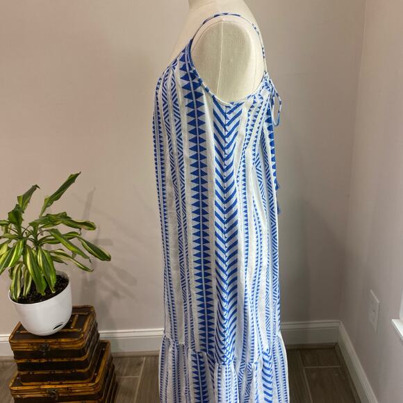 Velvet by Graham & Spencer Dinae Jacquard Maxi Dres in White & Colbot Blue - Picture 7 of 13